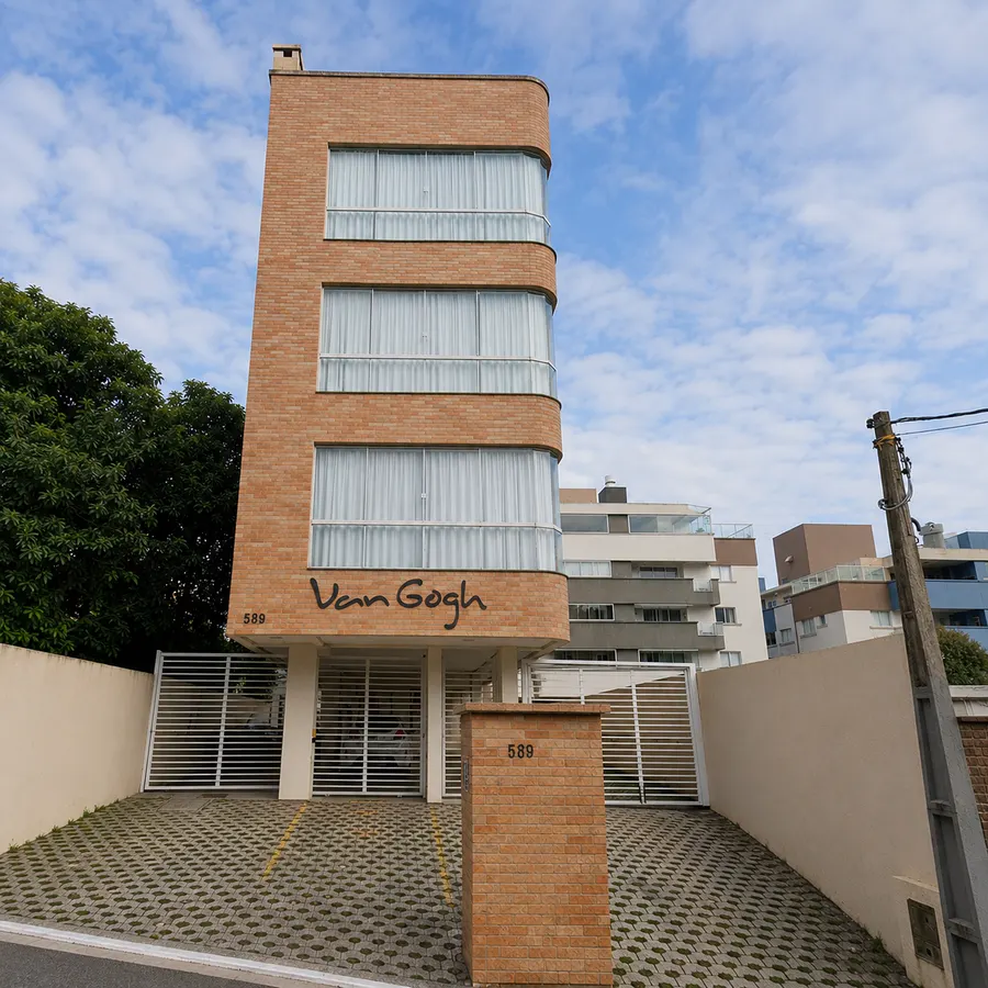 Fachada del edificio VanGogh, en la calle Canário, 589, en Bombas
